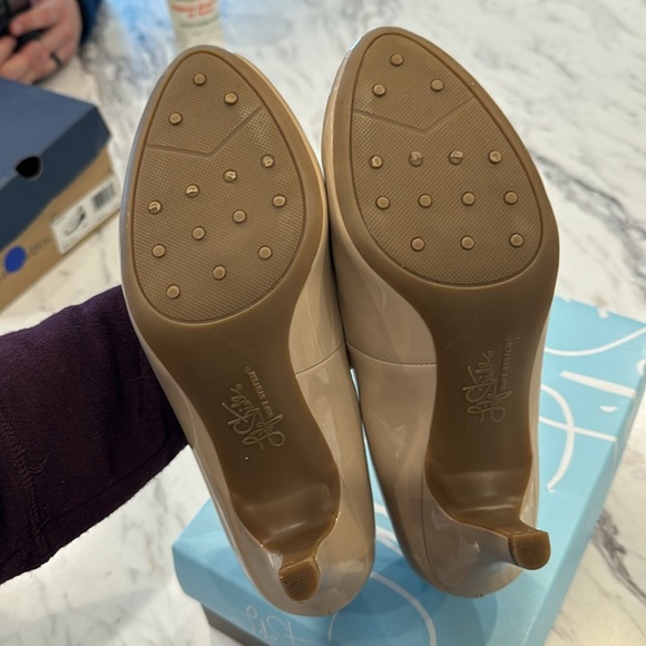 Nude Patent Pump Heel Shoe Size 9W - Picture 5 of 7